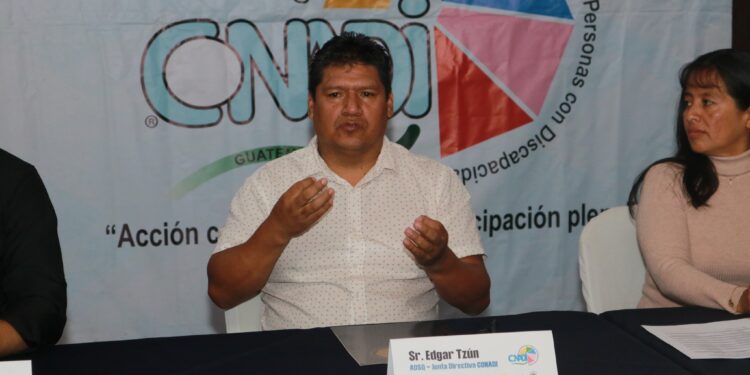 Llaman a utilizar y fomentar la lengua de señas. / Foto: Conadi.