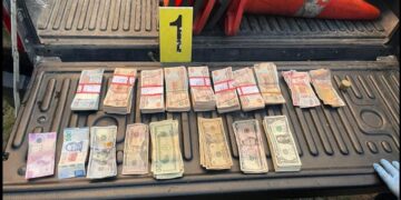 Detienen a hombre que trasladaba cerca de 90 mil quetzales en vehículo