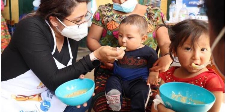 Entrega del alimento complementario fortificado.
