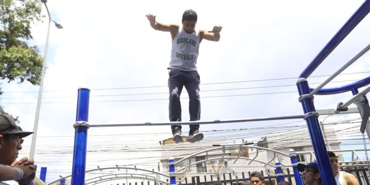 MCD desarrolla con éxito Segunda Competencia Nacional de Calistenia