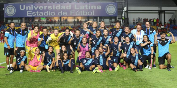 Guatemala logra histórica remontada y sueña con la Copa Oro