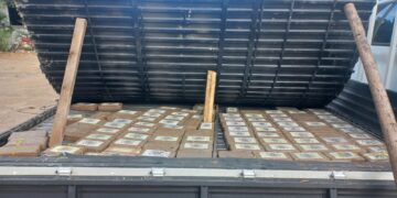 PNC localiza camión con 100 paquetes de cocaína en Huehuetenango