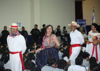 PNC Continúa con el programa Un Día con Mi Comunidad Educativa