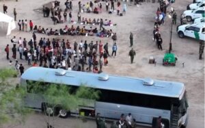 Funcionarios consulares de Guatemala atienden a 2