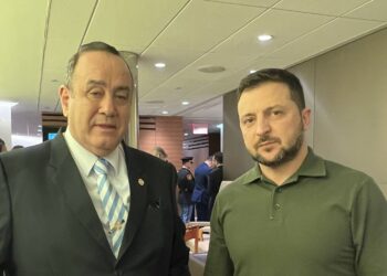 Presidente Alejandro Giammattei (izquierda) y presidente Volodímir Zelenski (derecha). /Foto: Gobierno de Guatemala