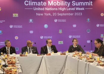 Gobernante participa en desayuno de Alto Nivel de la Cumbre de Movilidad Climática