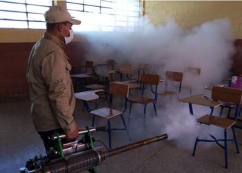 Intensifican la deschatarrización y fumigación en sectores de San José Pinula y Chinautla