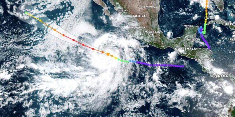 Huracán Jova crece a categoría 5 y causa lluvias en el Pacífico mexicano