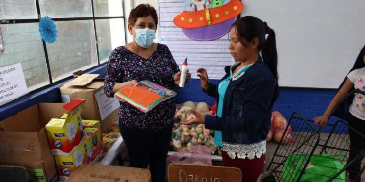 Más de 2.99 millones de estudiantes reciben útiles escolares