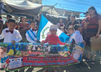 Niños de Santa María de Jesús, Sacatepéquez.