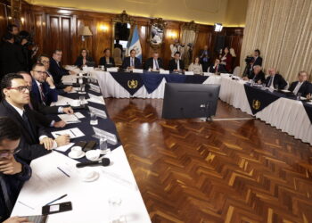 Primera reunión entre el presidente Alejandro Giammattei con el binomio electo.