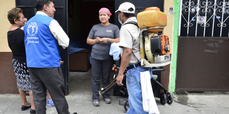 Salud impulsa plan preventivo de fumigación