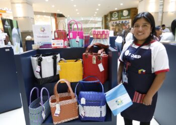 Sosep realiza feria Paseo Artesanal en Tikal Futura