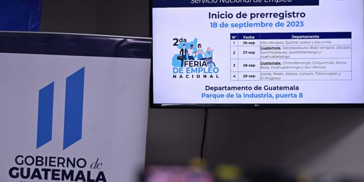 Invitan a participar de la Feria de Empleo Nacional. /Foto: Álvaro Interiano