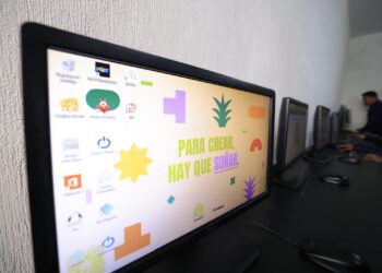 Programas enfocados en tecnología en el aula benefician a estudiantes de Quetzaltenango. / Foto: Gilber García.