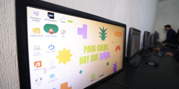 Programas enfocados en tecnología en el aula benefician a estudiantes de Quetzaltenango. / Foto: Gilber García.