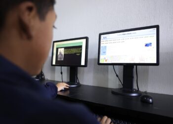 Buscan fortalecer conocimientos sobre tecnología en el aula. /Foto: Gilber García