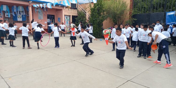 Celebran el Día del Niño con estudiantes de Huehuetenango