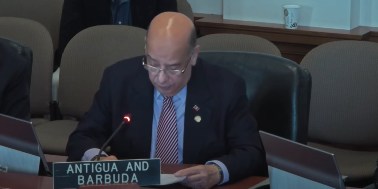 Representante permanente de Antigua y Barbuda ante la Organización de los Estados Americanos (OEA), Ronald Sanders. / Foto: OEA