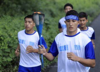 Emiten recomendaciones por antorchas. /Foto: Gilber García