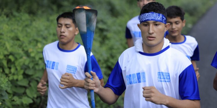 Emiten recomendaciones por antorchas. /Foto: Gilber García