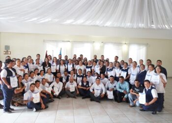 Baja Verapaz se fortalece con incorporación de salubristas a renglón permanente