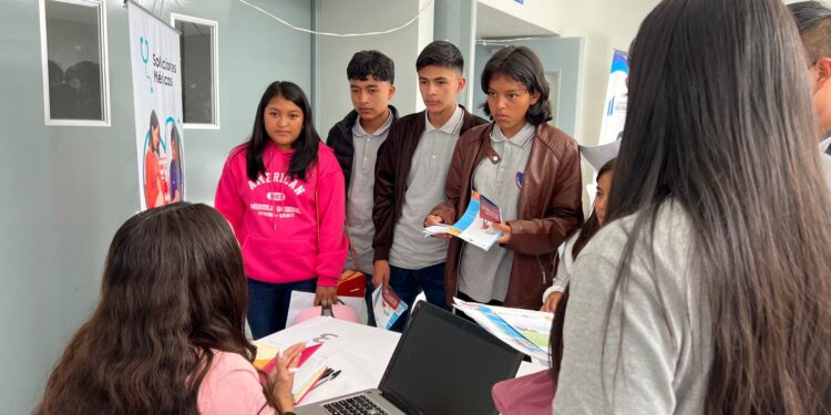 Por segundo día, huehuetecos participan en Feria Nacional del Empleo