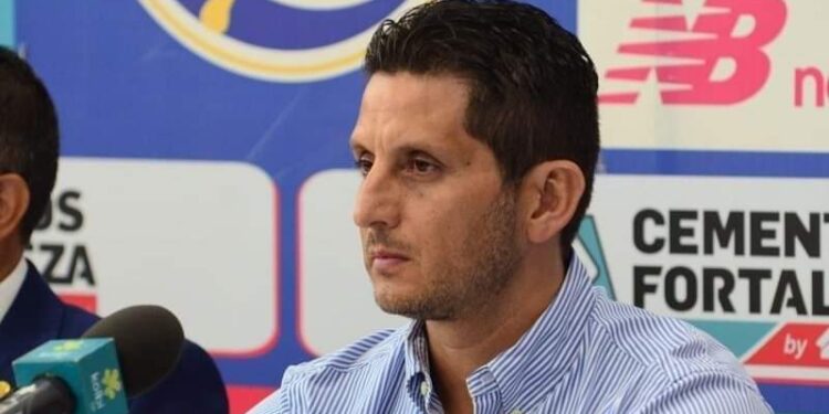 Ronald González deja el cargo de entrenador de Antigua GFC