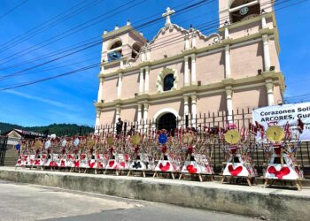 En el marco de la feria patronal de Totonicapán, entregan toritos a 12 sociedades locales