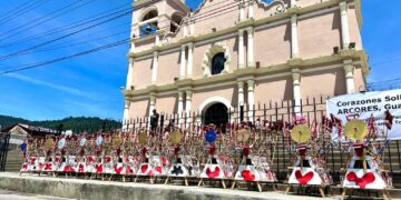En el marco de la feria patronal de Totonicapán, entregan toritos a 12 sociedades locales