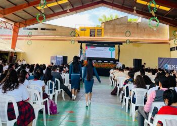 Jóvenes y señoritas de Chiquimula participaron en la segunda Expo Becas 2023