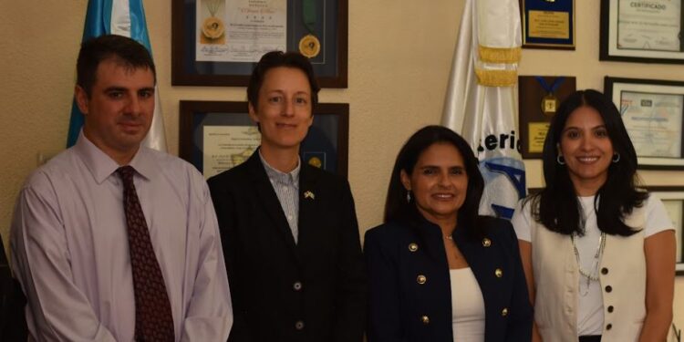 Salud recibe donativo para fiscalización de precursores y sustancias químicas