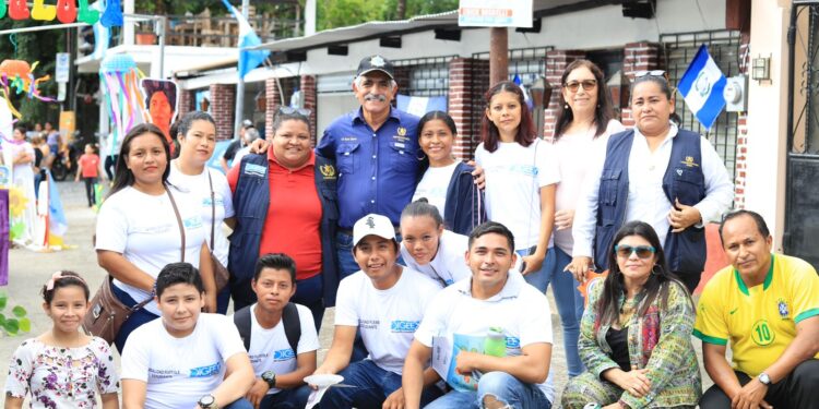 En Puerto Barrios, Izabal, desarrollan Stand Informativo como parte de fiestas patrias