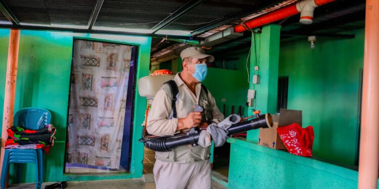 Efectúan jornadas de fumigación contra el dengue en municipios de El Progreso