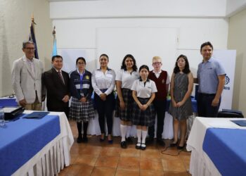 Juramentan y presentan a finalistas para etapa de Olimpiada Nacional de Ciencias en Alta Verapaz