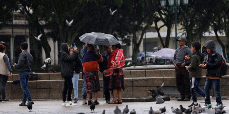 Paso de una onda del este puede generar fuertes lluvias en el territorio