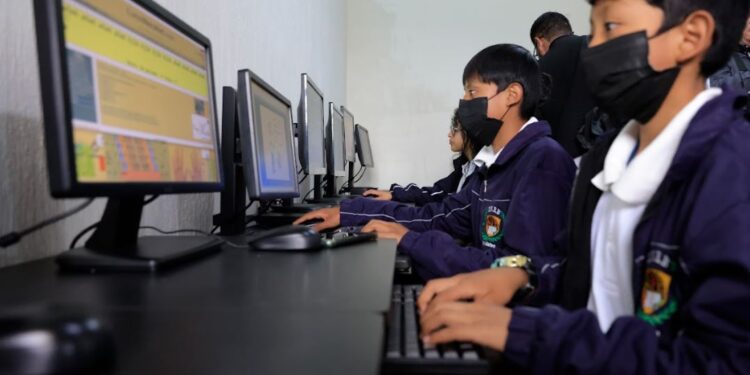 Guatemala suma 10 municipios digitales en el país