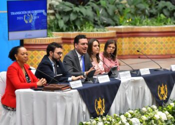En conferencia de prensa la Comisión de Transición destacó el compromiso con un proceso transparente. /Foto: Carlos Jacinto