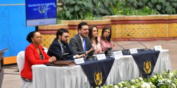 En conferencia de prensa la Comisión de Transición destacó el compromiso con un proceso transparente. /Foto: Carlos Jacinto
