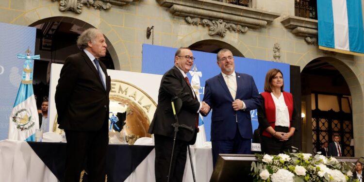 Mandatario refirió que las autoridades electas deben analizar los programas. / Foto: SCSP.