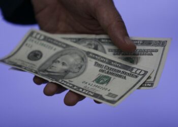 Remesas reflejan un crecimiento del 11.5 % en relación del año pasado. /Foto: DCA