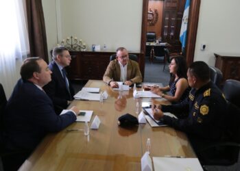 Gobierno reitera compromiso de lucha contra el tráfico de sustancias ilícitas