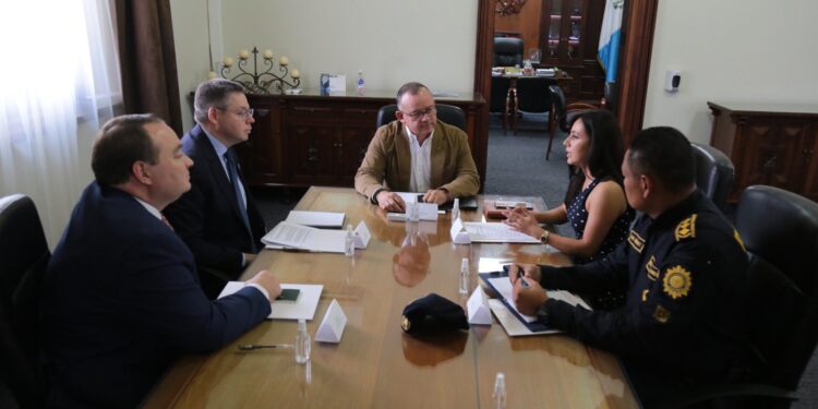 Gobierno reitera compromiso de lucha contra el tráfico de sustancias ilícitas