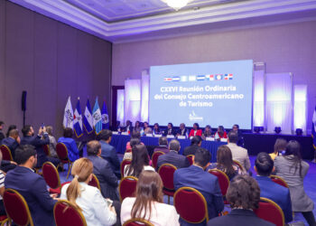 Sesión extraordinaria de turismo en El Salvador. /Foto: Inguat