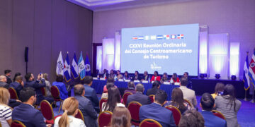 Sesión extraordinaria de turismo en El Salvador. /Foto: Inguat