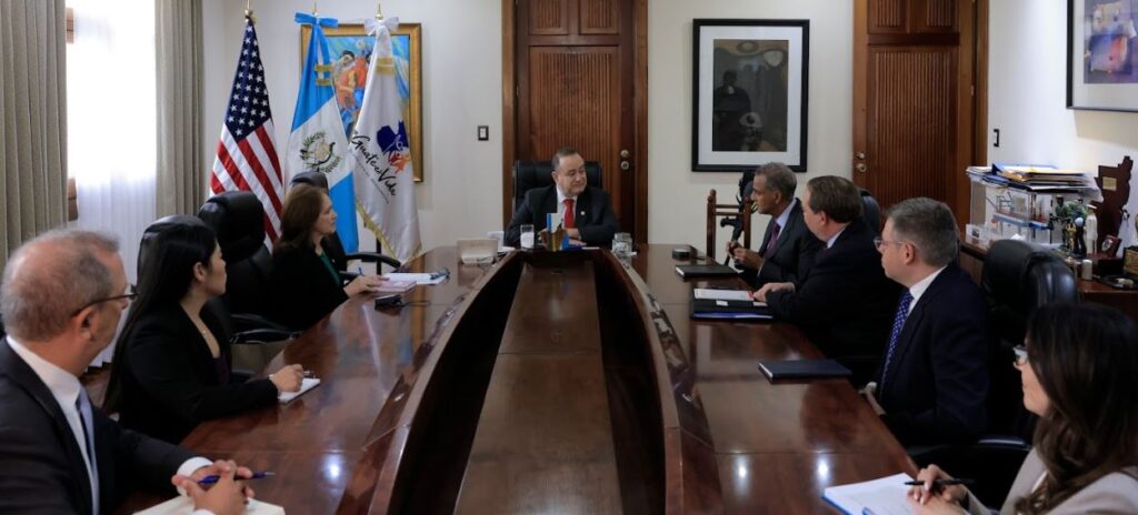 Presidente Giammattei se reúne con funcionarios de Estados Unidos