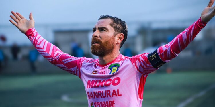 Mixco da la sorpresa y derrota a Comunicaciones en el Santo Domingo