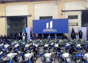 Gobierno de Guatemala entrega 500 motocicletas y equipos biométricos a la PNC