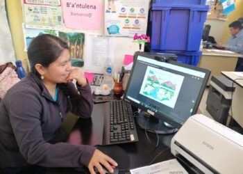 Desarrollan proceso de selección de dibujos del concurso Que Vivan Nuestros Lagos de Guatemala