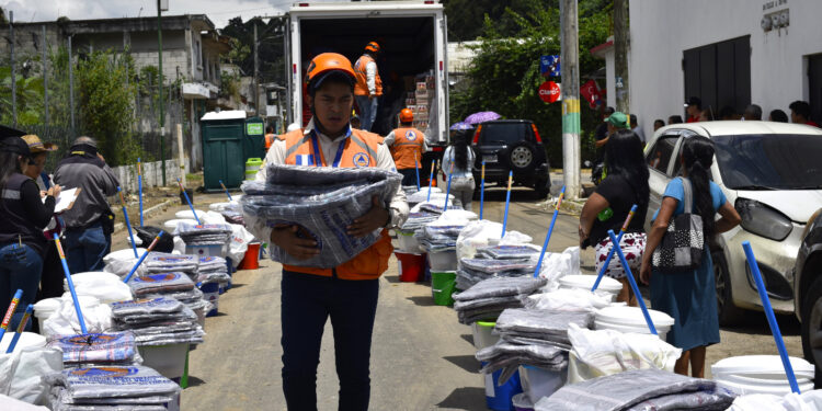 Se-Conred continúa la entrega de ayuda humanitaria en Villa Hermosa, San Miguel Petapa